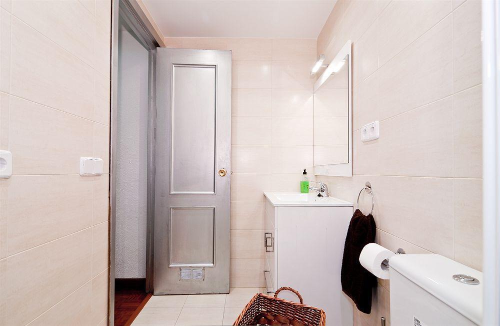Apartamentos Aqui Me Quedo Madrid Exterior photo
